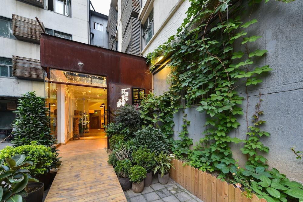 Nost Algia Hotel - Near Beijing Yonghe Lama Temple, Ghost Street, Beihai Park, Jingshan Park, Drum Tower, Houhai Bar Street, Tian'Anmen Square, Located In Beijing Traditional Hutongs, 5 Minutes Away From Subway, Free Laundry Serive المظهر الخارجي الصورة