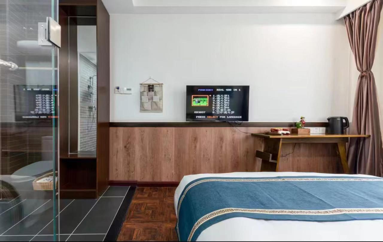 Time Traveller Hotel- Near Beijing Yonghe Lama Temple, Ghost Street, Beihai Park, Jingshan Park, Drum Tower, Houhai Bar Street, Tian'Anmen Square, Located In Beijing Traditional Hutongs, 5 Minutes Away From Subway, Free Laundry Serive المظهر الخارجي الصورة