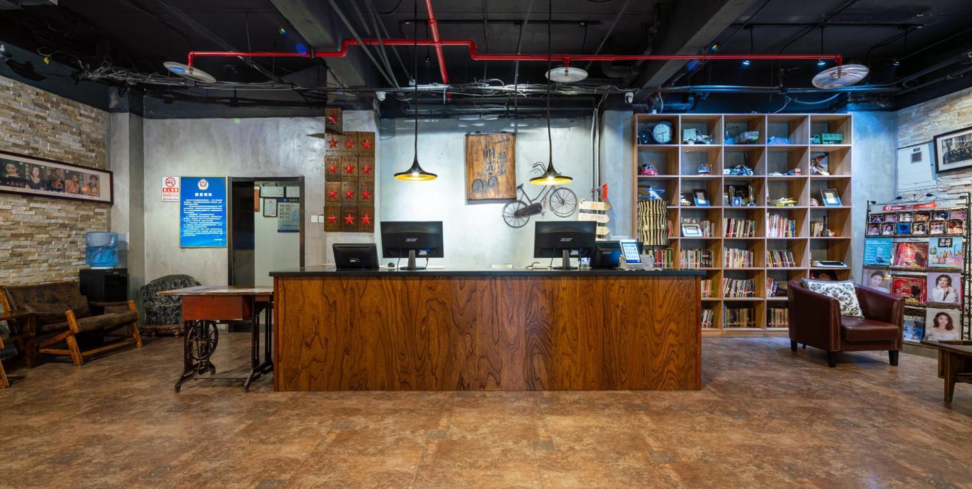 Nost Algia Hotel - Near Beijing Yonghe Lama Temple, Ghost Street, Beihai Park, Jingshan Park, Drum Tower, Houhai Bar Street, Tian'Anmen Square, Located In Beijing Traditional Hutongs, 5 Minutes Away From Subway, Free Laundry Serive المظهر الخارجي الصورة