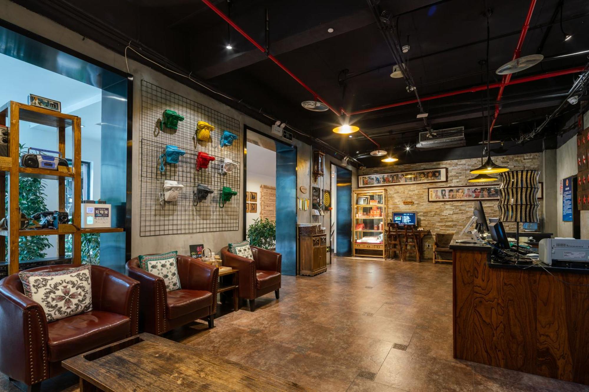 Nost Algia Hotel - Near Beijing Yonghe Lama Temple, Ghost Street, Beihai Park, Jingshan Park, Drum Tower, Houhai Bar Street, Tian'Anmen Square, Located In Beijing Traditional Hutongs, 5 Minutes Away From Subway, Free Laundry Serive المظهر الخارجي الصورة