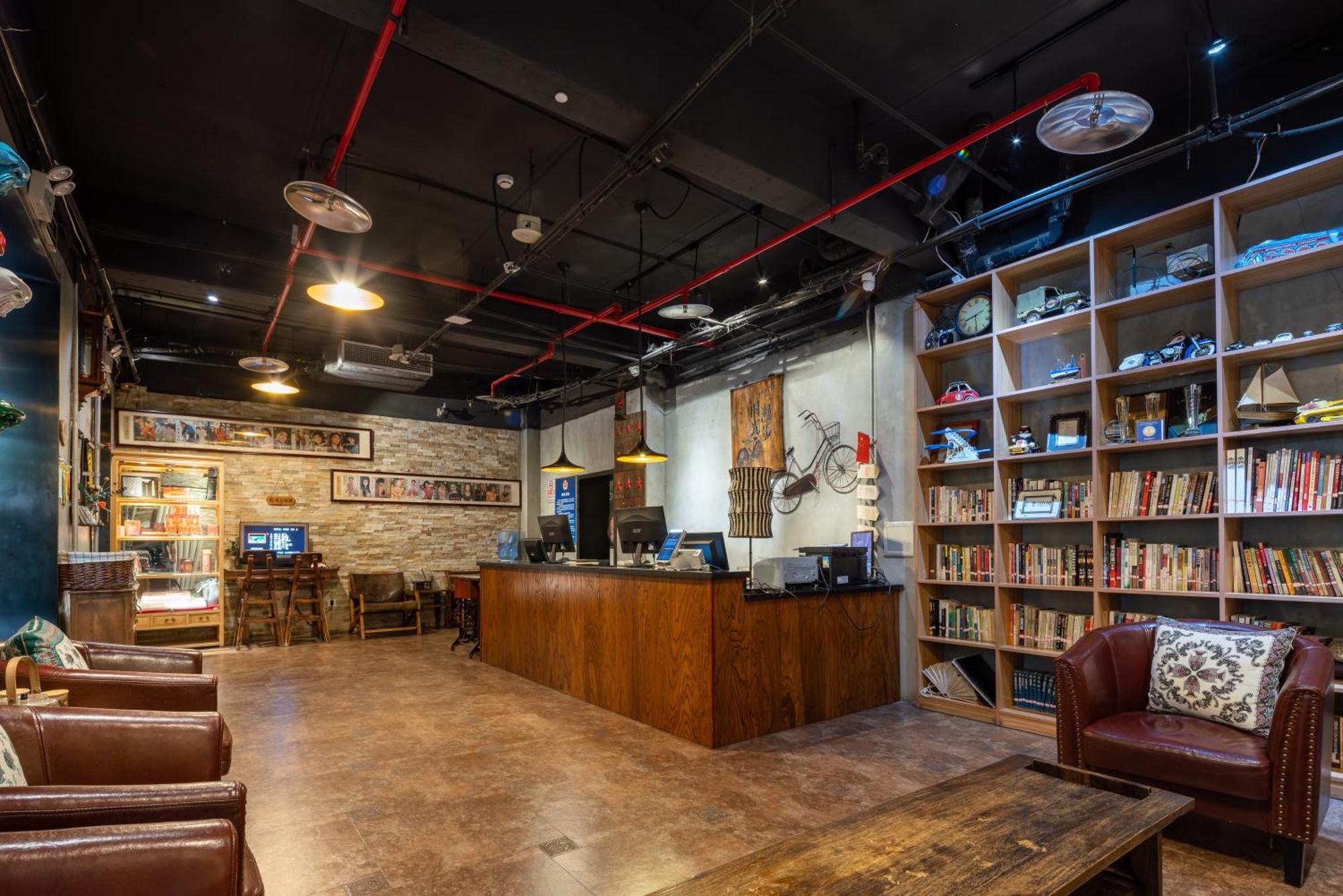 Nost Algia Hotel - Near Beijing Yonghe Lama Temple, Ghost Street, Beihai Park, Jingshan Park, Drum Tower, Houhai Bar Street, Tian'Anmen Square, Located In Beijing Traditional Hutongs, 5 Minutes Away From Subway, Free Laundry Serive المظهر الخارجي الصورة