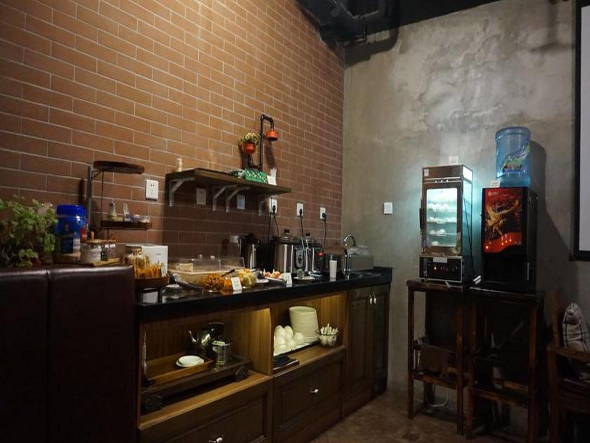 Nost Algia Hotel - Near Beijing Yonghe Lama Temple, Ghost Street, Beihai Park, Jingshan Park, Drum Tower, Houhai Bar Street, Tian'Anmen Square, Located In Beijing Traditional Hutongs, 5 Minutes Away From Subway, Free Laundry Serive المظهر الخارجي الصورة