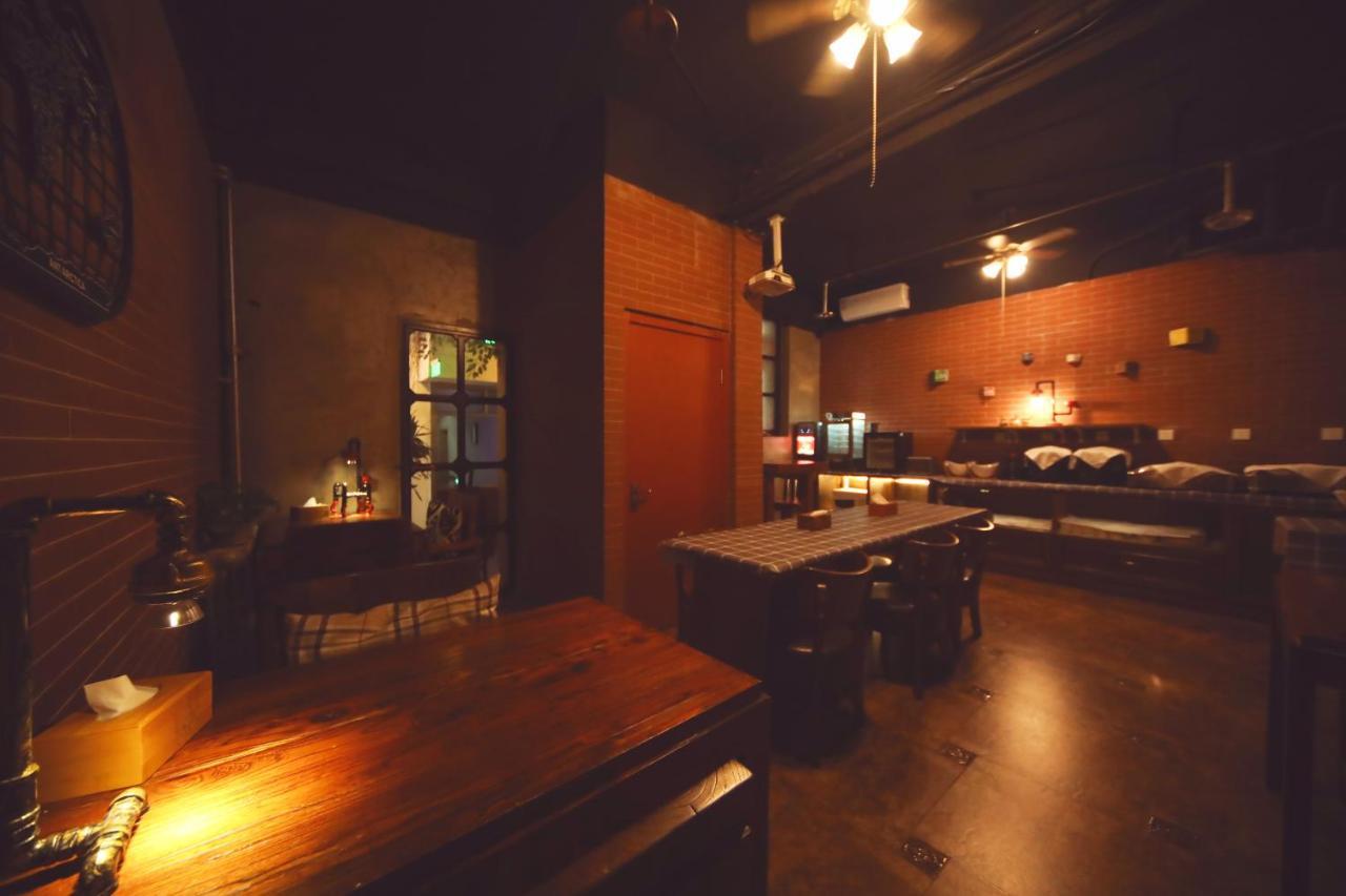 Nost Algia Hotel - Near Beijing Yonghe Lama Temple, Ghost Street, Beihai Park, Jingshan Park, Drum Tower, Houhai Bar Street, Tian'Anmen Square, Located In Beijing Traditional Hutongs, 5 Minutes Away From Subway, Free Laundry Serive المظهر الخارجي الصورة